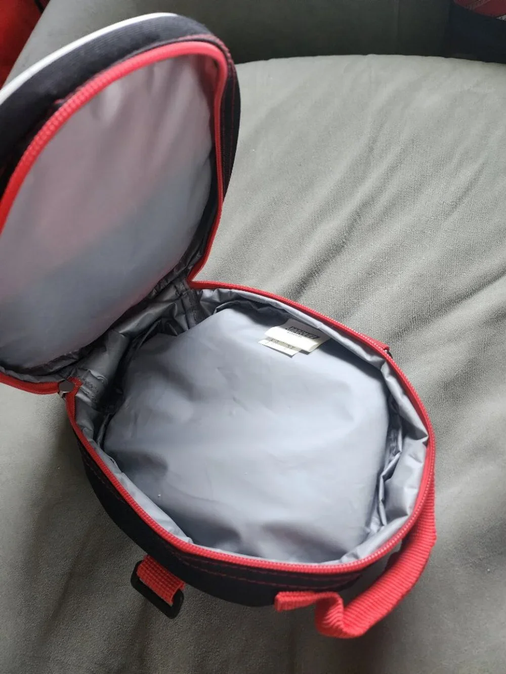 Marvel Spider-Man insulated lunch box featuring head-shaped design.